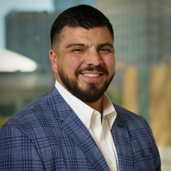 250 x 250 AREA MANAGER HEADSHOTS - Uriel de la Fuente
